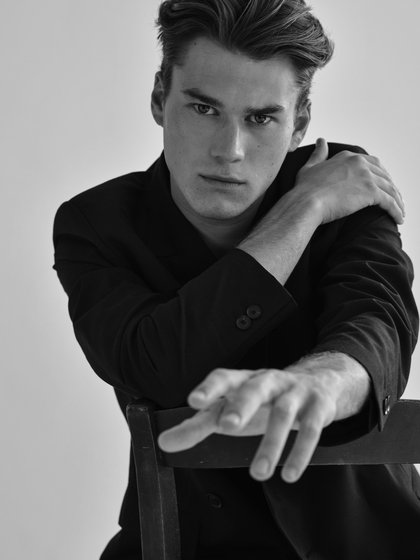 JAKOB SALTNER Actor